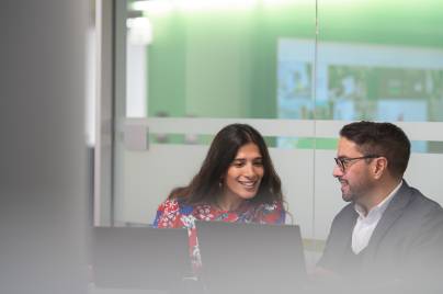 Employees-RY-Employees-Laptop-Meeting